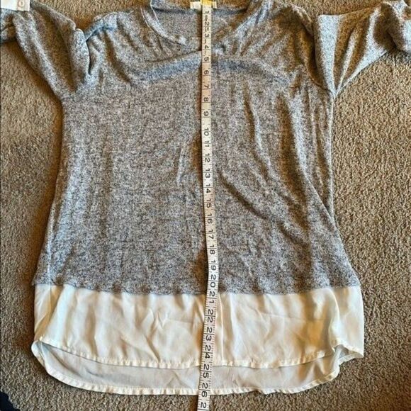 Faith and Joy women's grey pulloer sweater top with slit white back size small - Picture 8 of 8